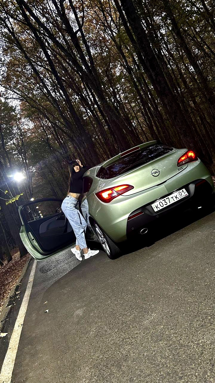 Осенняя фотосессия + поделюсь мыслями 😊 Или просто минутка ванильности  💚🫒 — Opel Astra J GTC, 1,4 л, 2011 года | фотография | DRIVE2