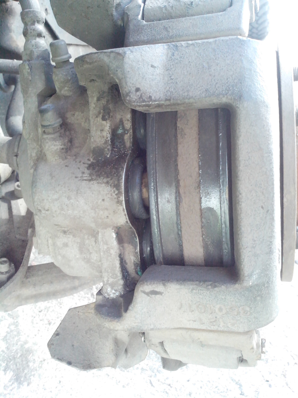 Замена ступиц, подшипников передней подвески, замена колодок и тормозных дисков 