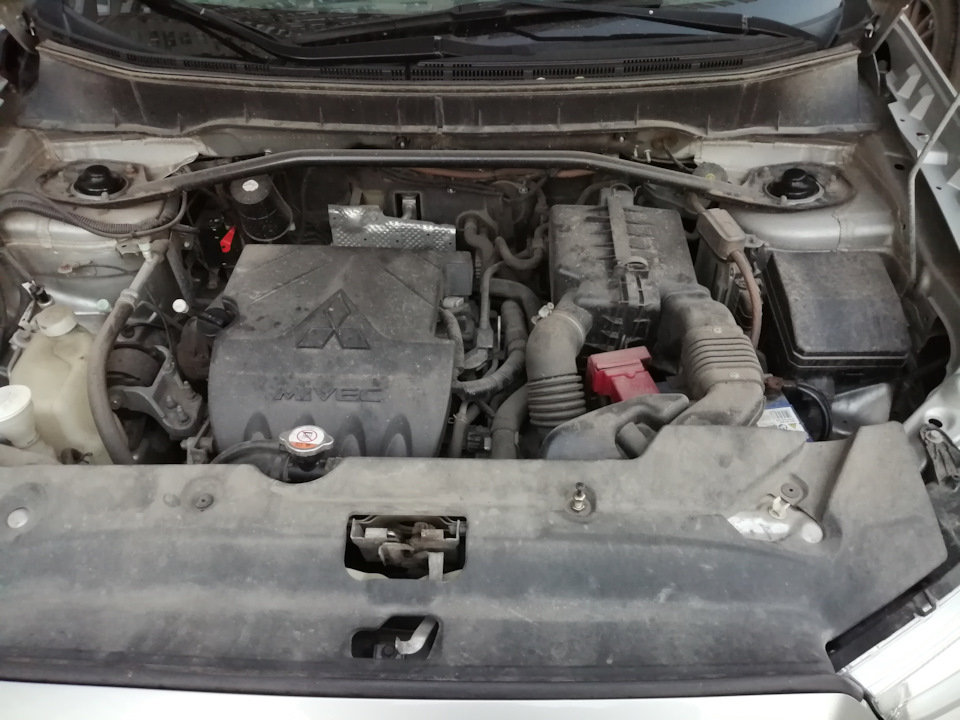 Заглушки на передние амортизаторы — Mitsubishi ASX, 1,6 л, 2012 года ...