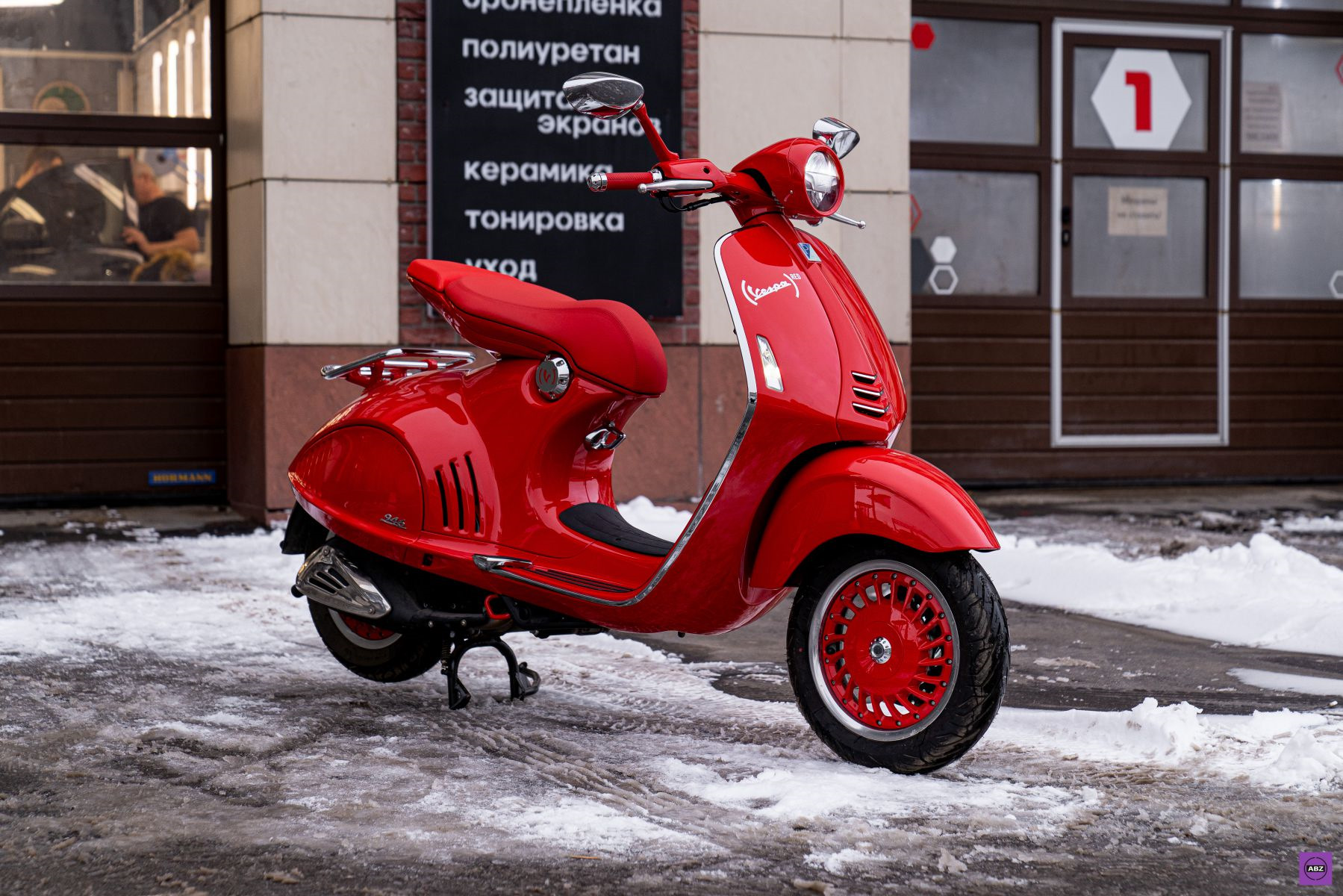 Итальянский мотороллер Vespa