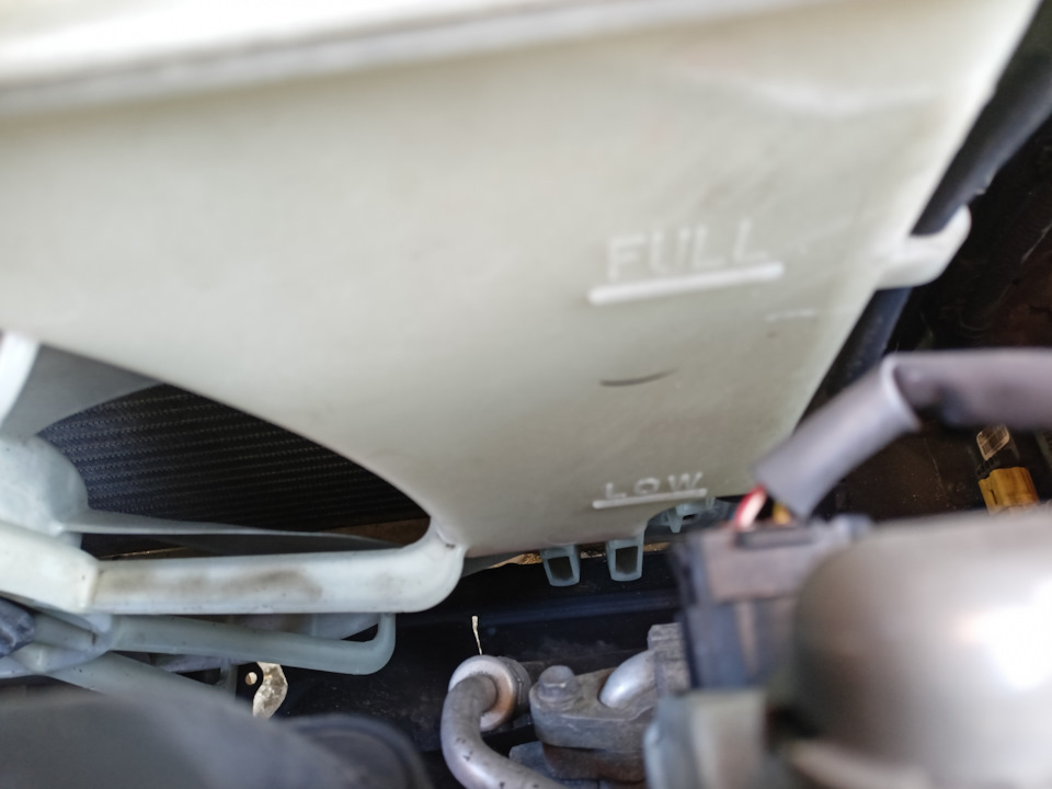 Уходит антифриз? — Toyota Corolla Verso, 1,6 л, 2004 года | наблюдение ...