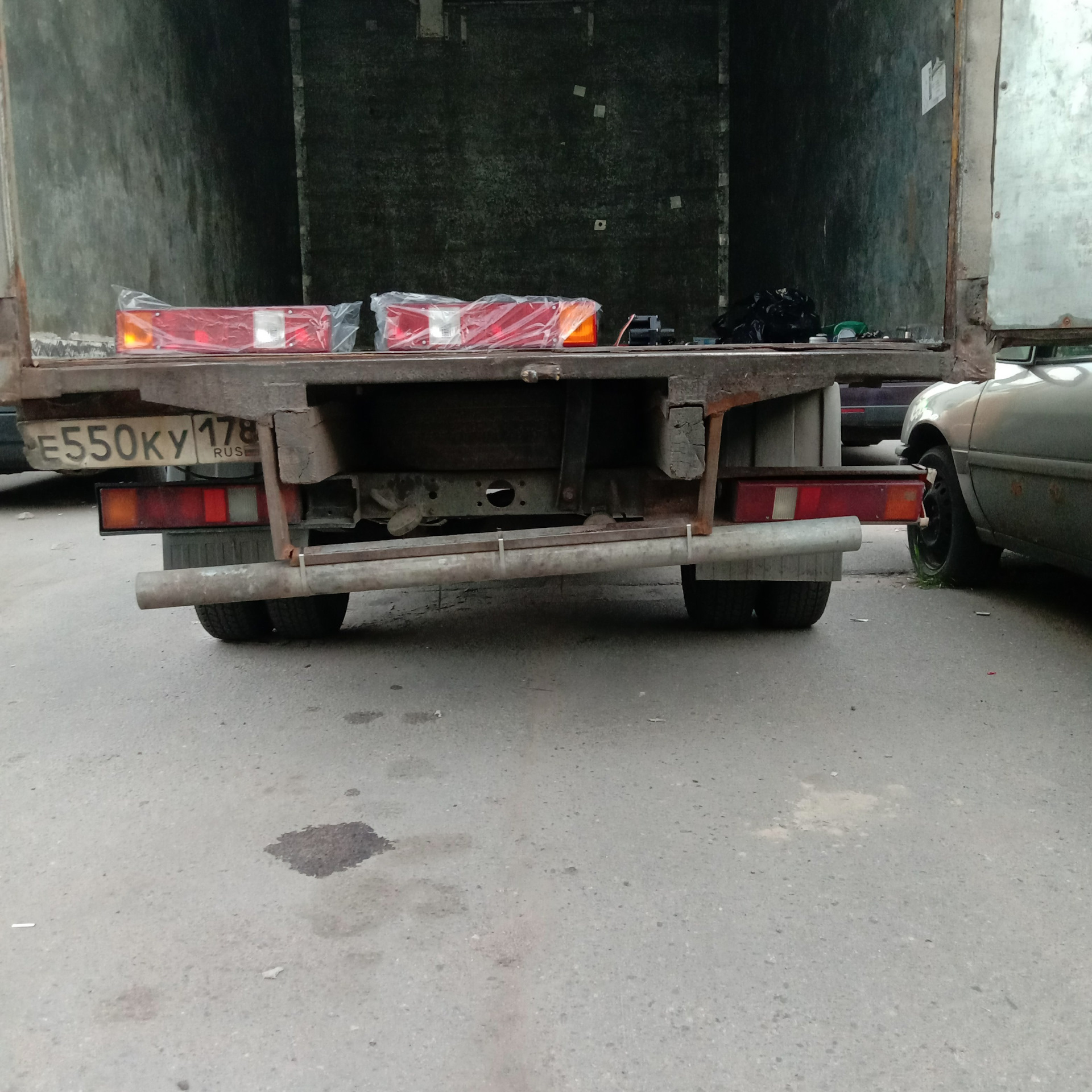 Баба за рулем на буксире — горе в дом — ГАЗ Газель, 2,3 л, 2004 года ...