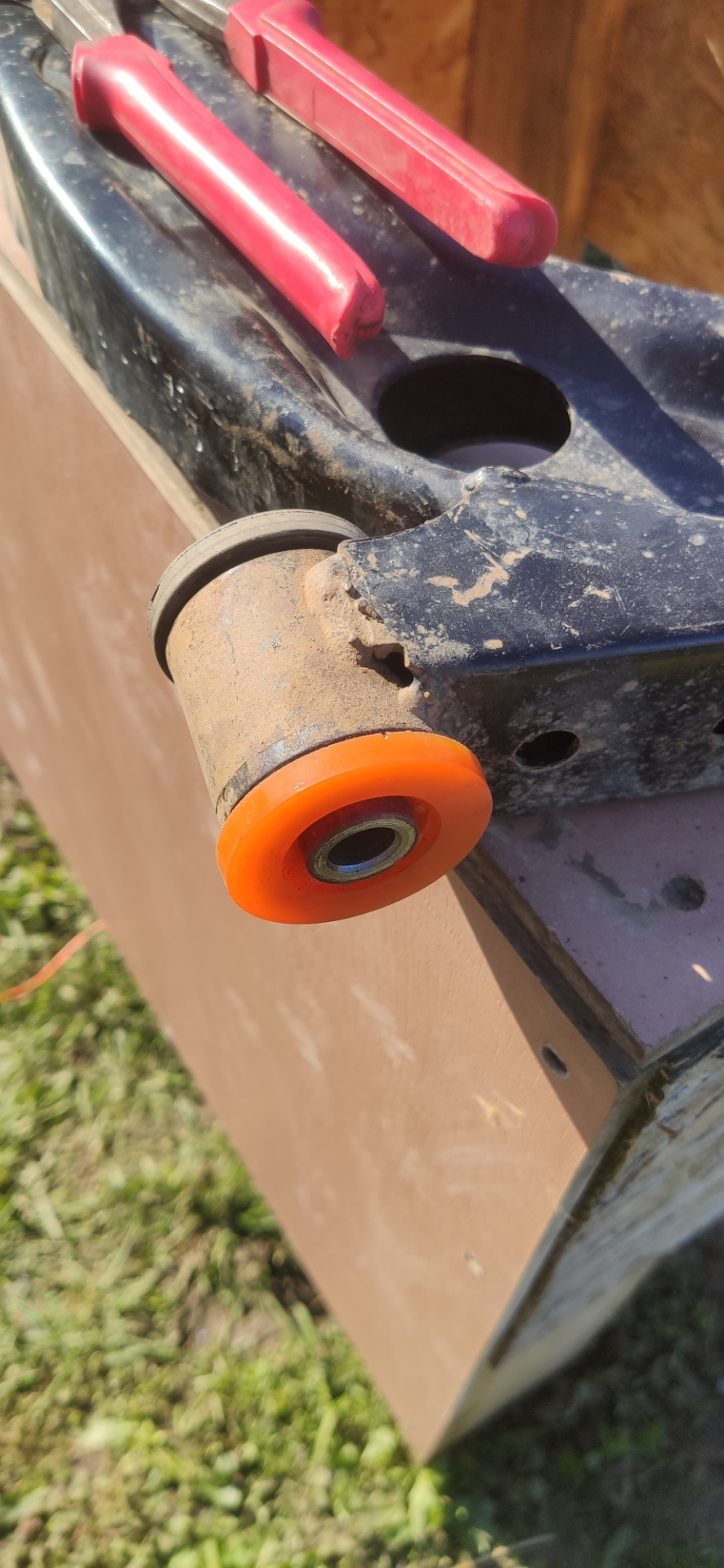 Как заменить сайлентблоки в рычагах своими руками без специальных ...