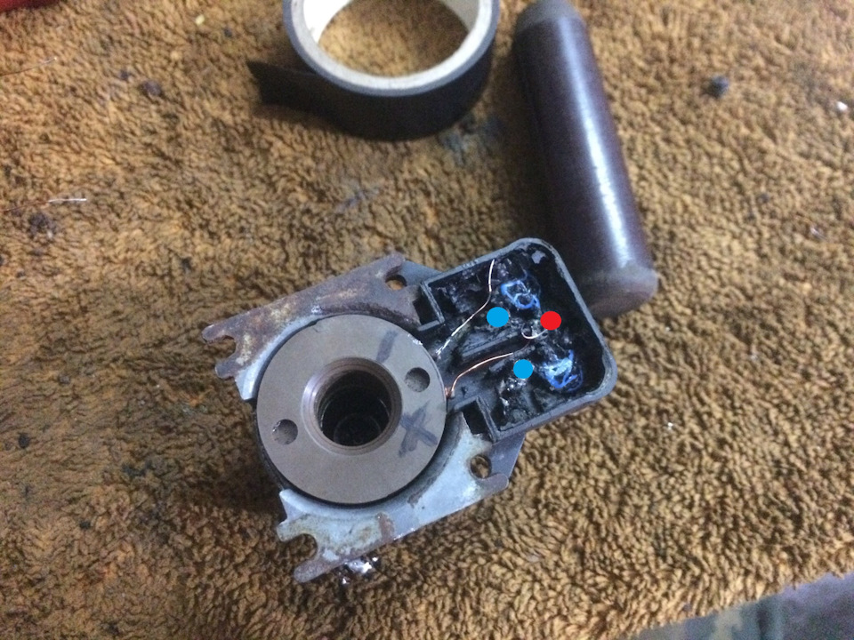 синий — минус, красный — плюс — BMW 3 series (E36)