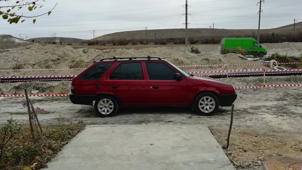 Skoda Forman cherry rider's car Klima