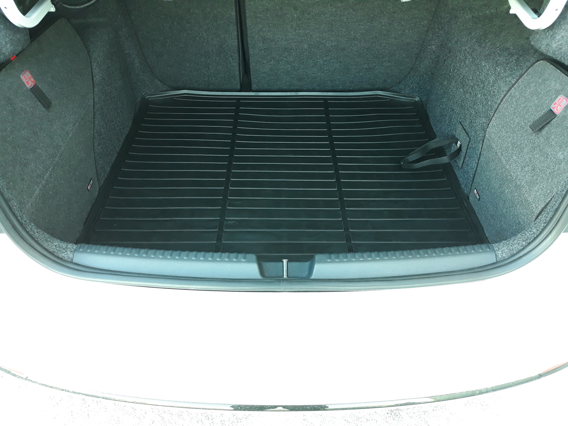 Volkswagen polo sedan 2013 багажник. Багажник vw polo sedan. Поло седан 2021 багажник. Фольксваген поло багажник багажник открывается. Багажник поло 2016.