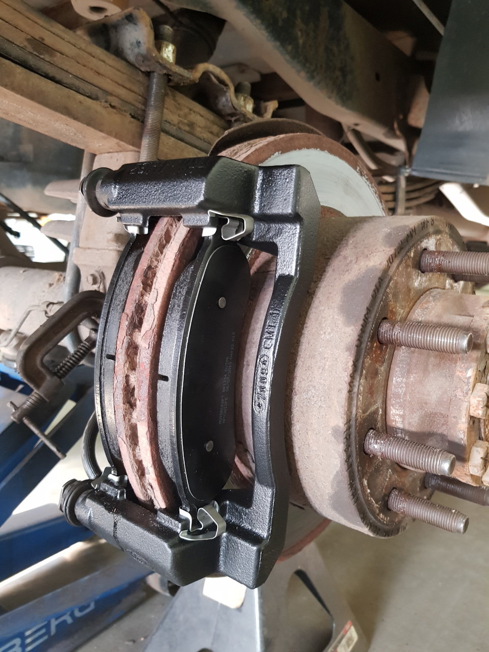 Ford F250 (Форд Ф250) – ремонт и покраска задних суппортов термостойкой ...