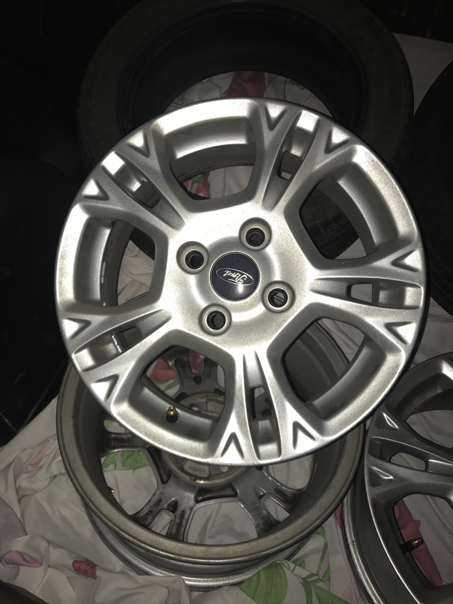 Продам легкосплавные диски на Фиесту. Оригинал. — Ford Fiesta (Mk VI ...