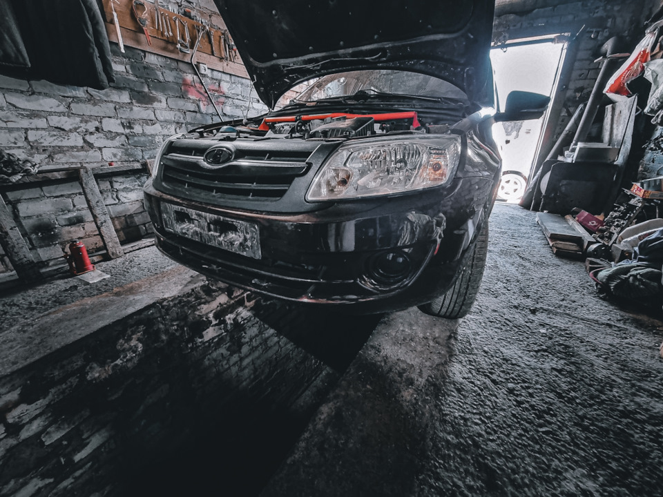 Замена переднего бампера — Lada Гранта (1G), 1,6 л, 2013 года ...