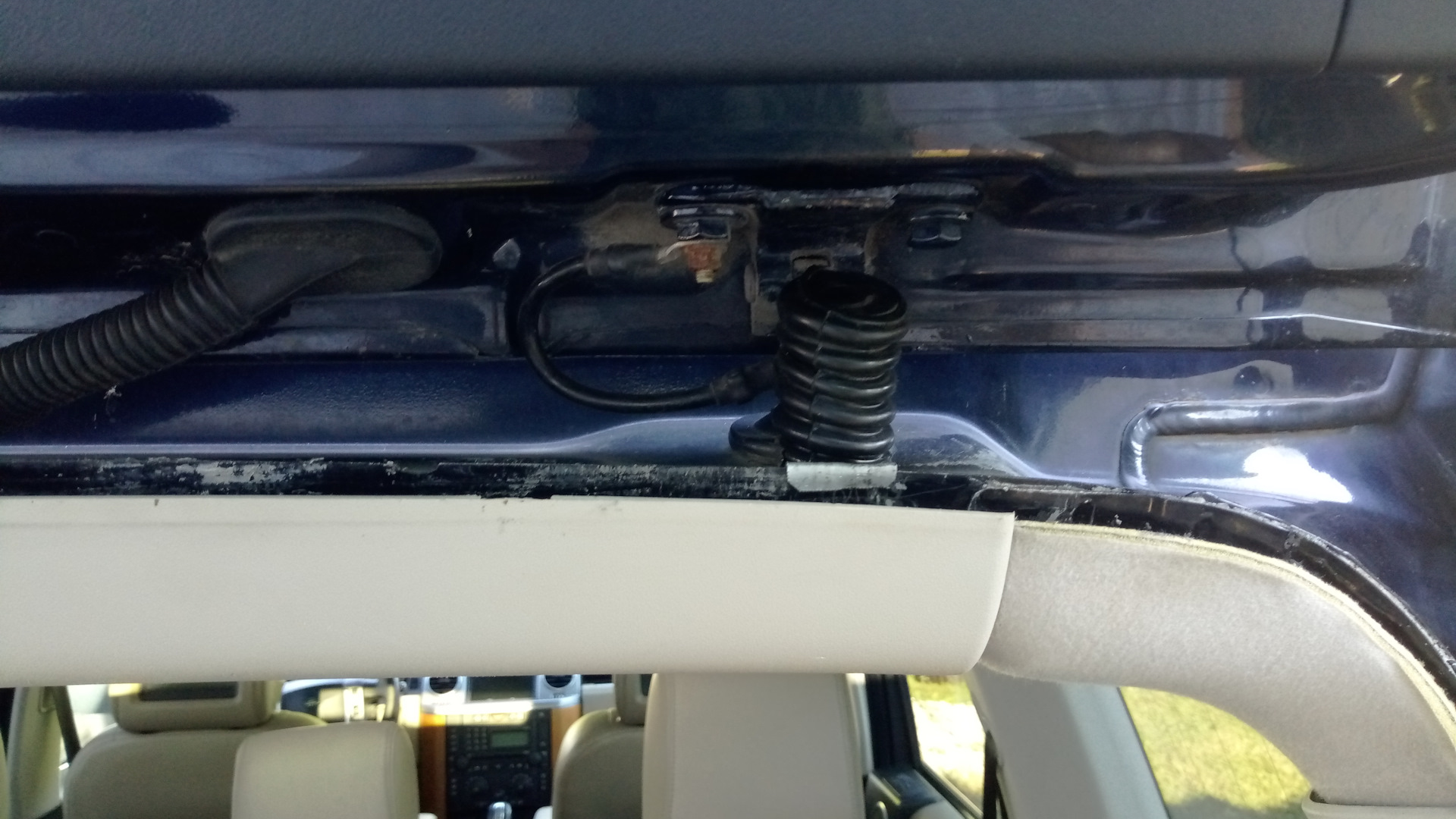 Автоматическое открывание двери багажника — Land Rover Discovery III, 2 ...