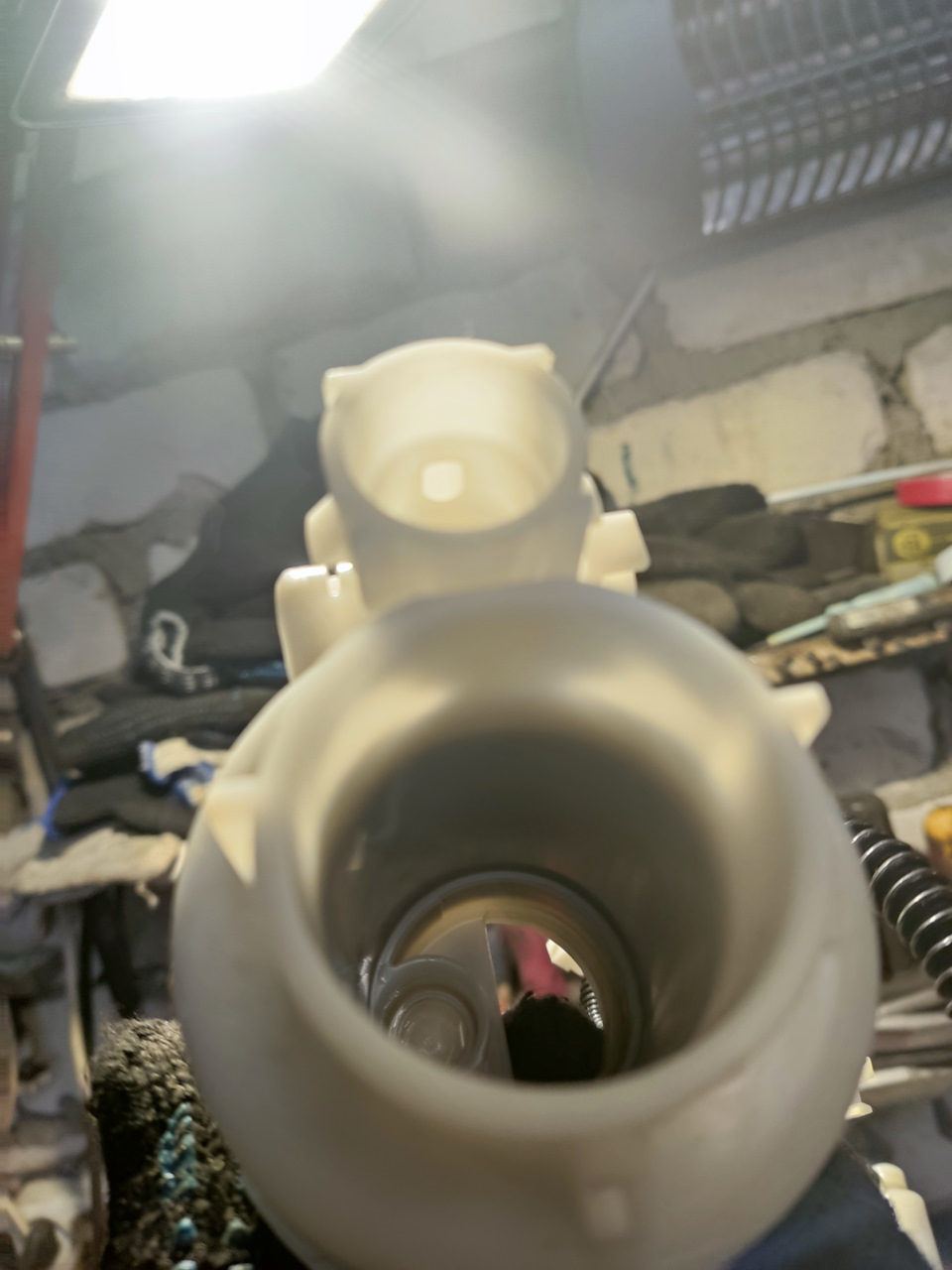 Замена топливного фильтра — Mitsubishi Outlander (3G), 2,4 л, 2014 года ...