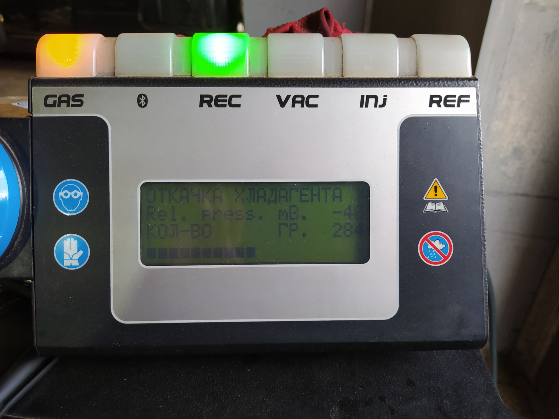 Заправка кондиционера — Renault Megane III, 1,5 л, 2015 года | визит на ...