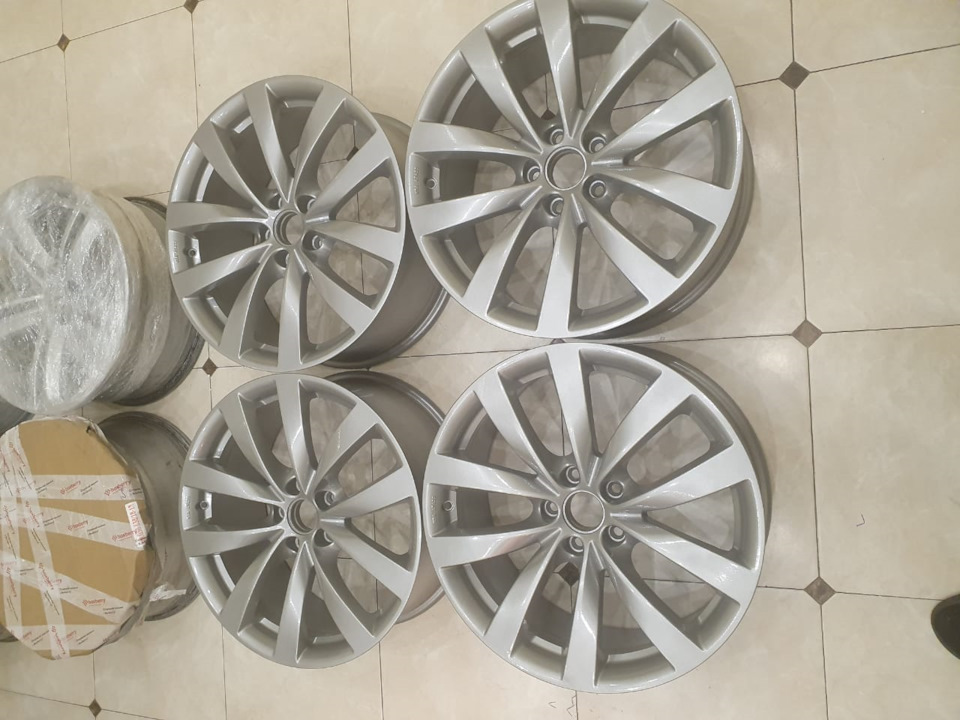 Литые диски VW 8Jx19 ET41 5x112 на Volkswagen Golf Mk8, Volkswagen ...