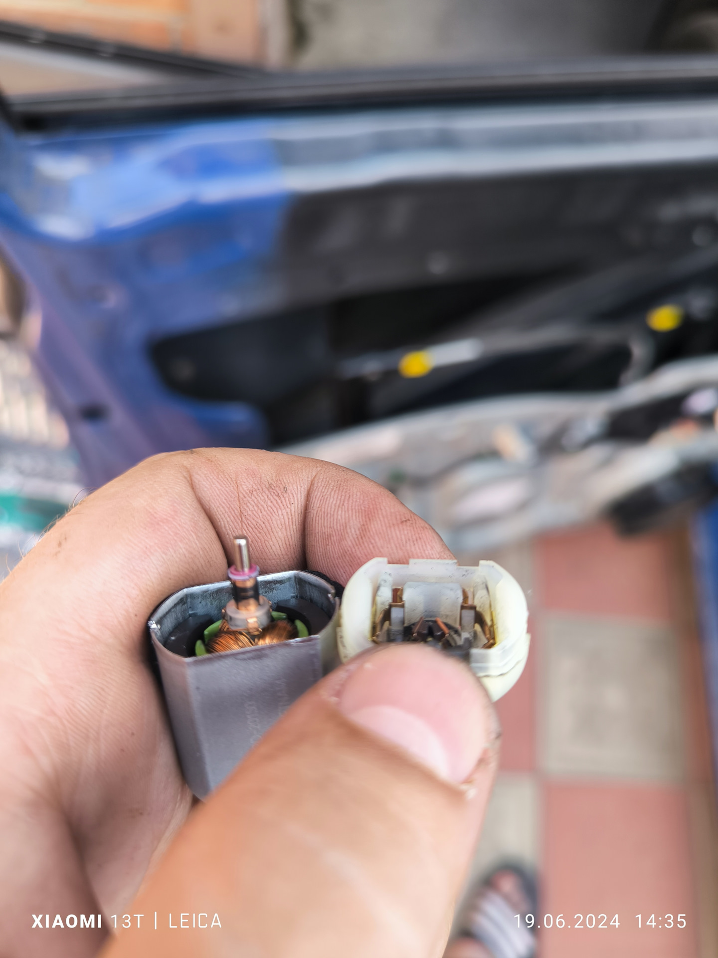Замок двери водителя и наружные зеркала — Volkswagen Touran (1G), 2 л ...