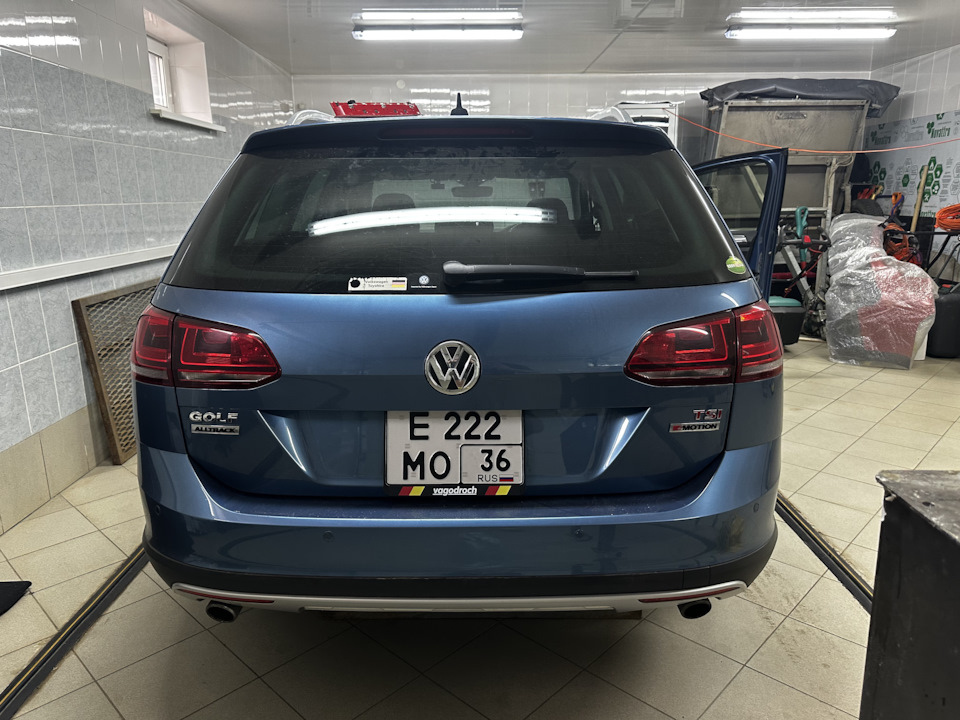 Замена верхнего стоп сигнала крышки багажника Golf 7 Alltrack ...