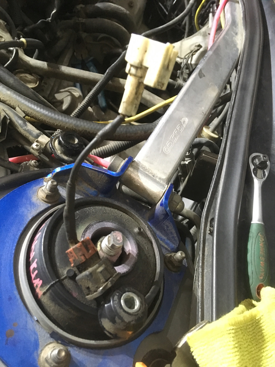 Газовый упор задней двери — Honda CR-V (RD1, RD2), 2 л., 1999 года ...