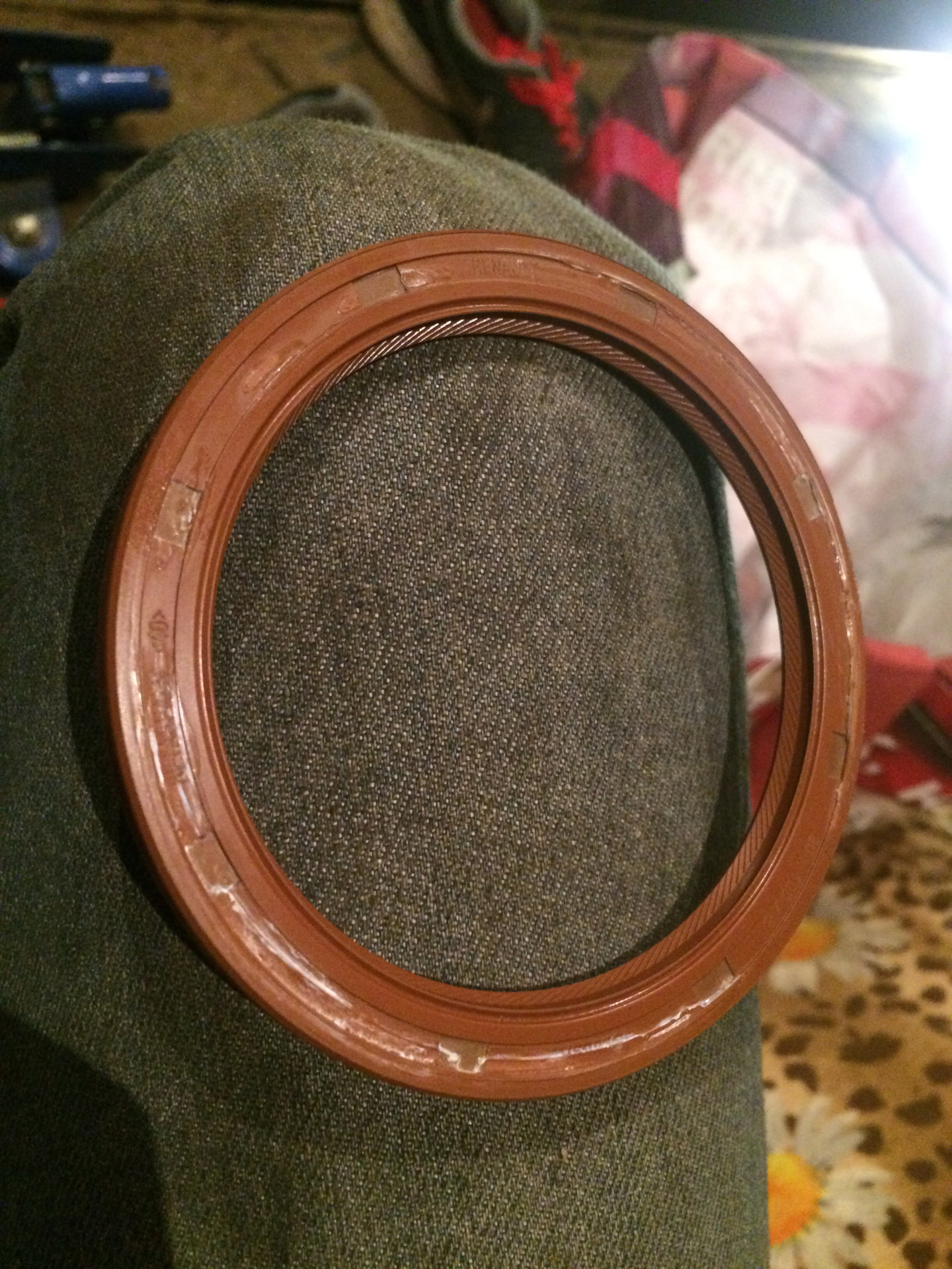 День 6. Как снять сальник коленвала БЕЗ ПОВРЕЖДЕНИЙ — Renault Logan (1G ...