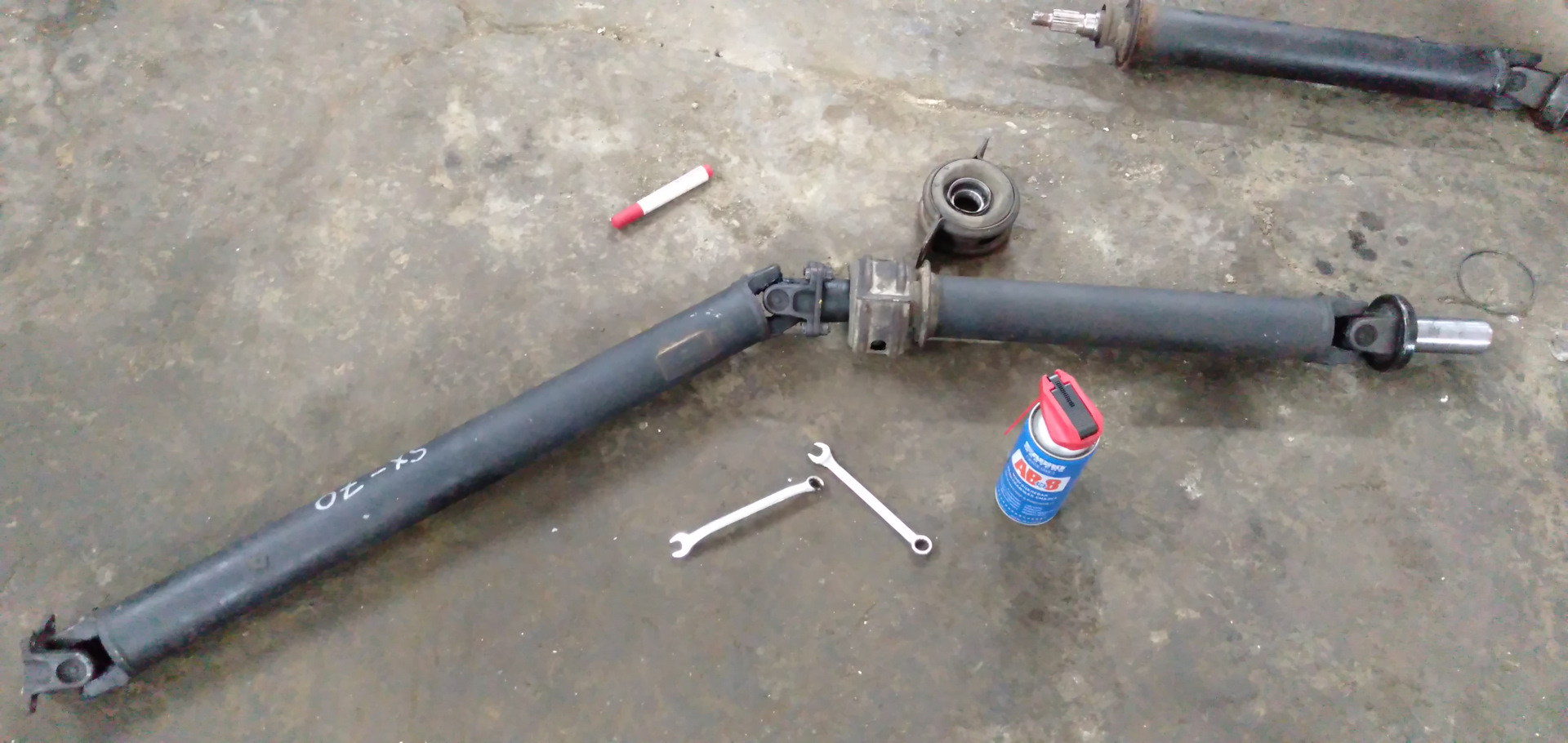 Меняем подвесной подшипник — Toyota Mark II (70), 1,8 л, 1984 года ...