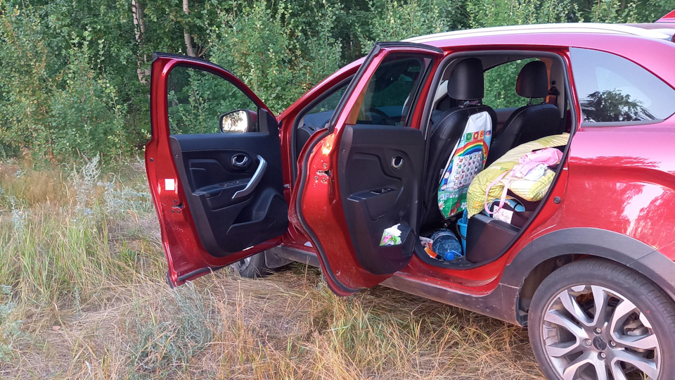 Lada XRAY Cross Красный бегемот