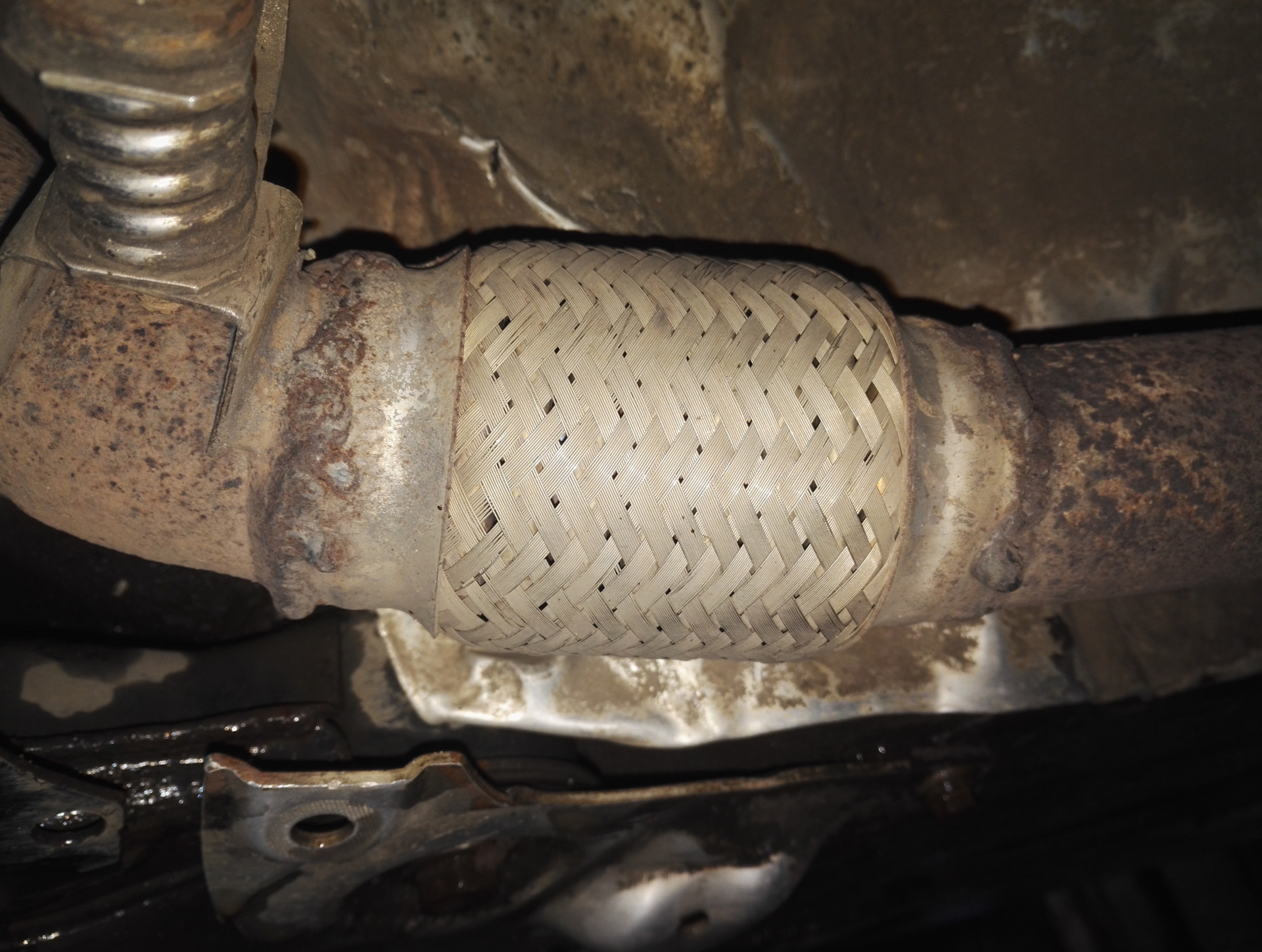 Замена гофры глушителя. Запоздалая запись. — Volkswagen Passat B5, 1,8 ...