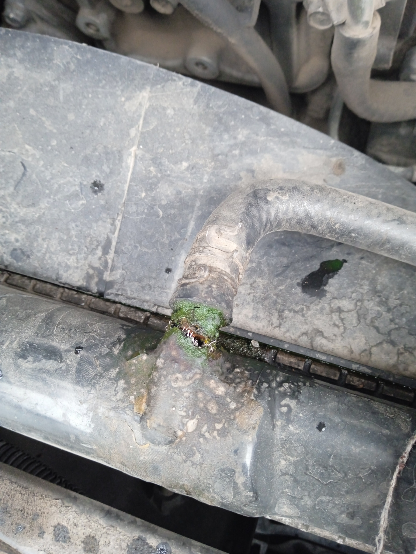 Радиатор потек, сопливится крышка маслозаливной горловины — Mitsubishi ...