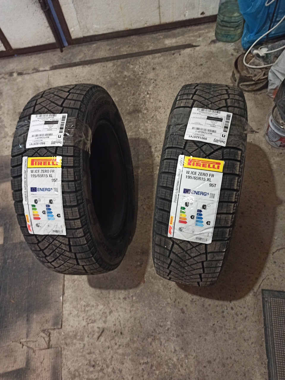 Переобулся в новую зимнюю резину Pirelli ICE ZERO FR 195/65 R15 — Renault  Megane III, 1,5 л, 2012 года | своими руками | DRIVE2