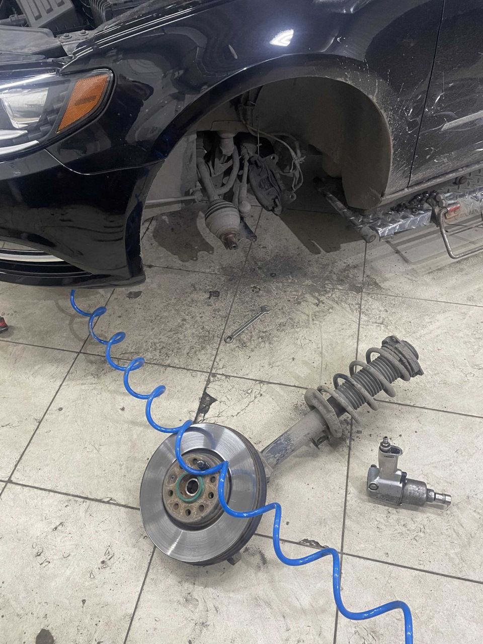 Замена опор и опорных подшибников (Стуки при повороте руля ...