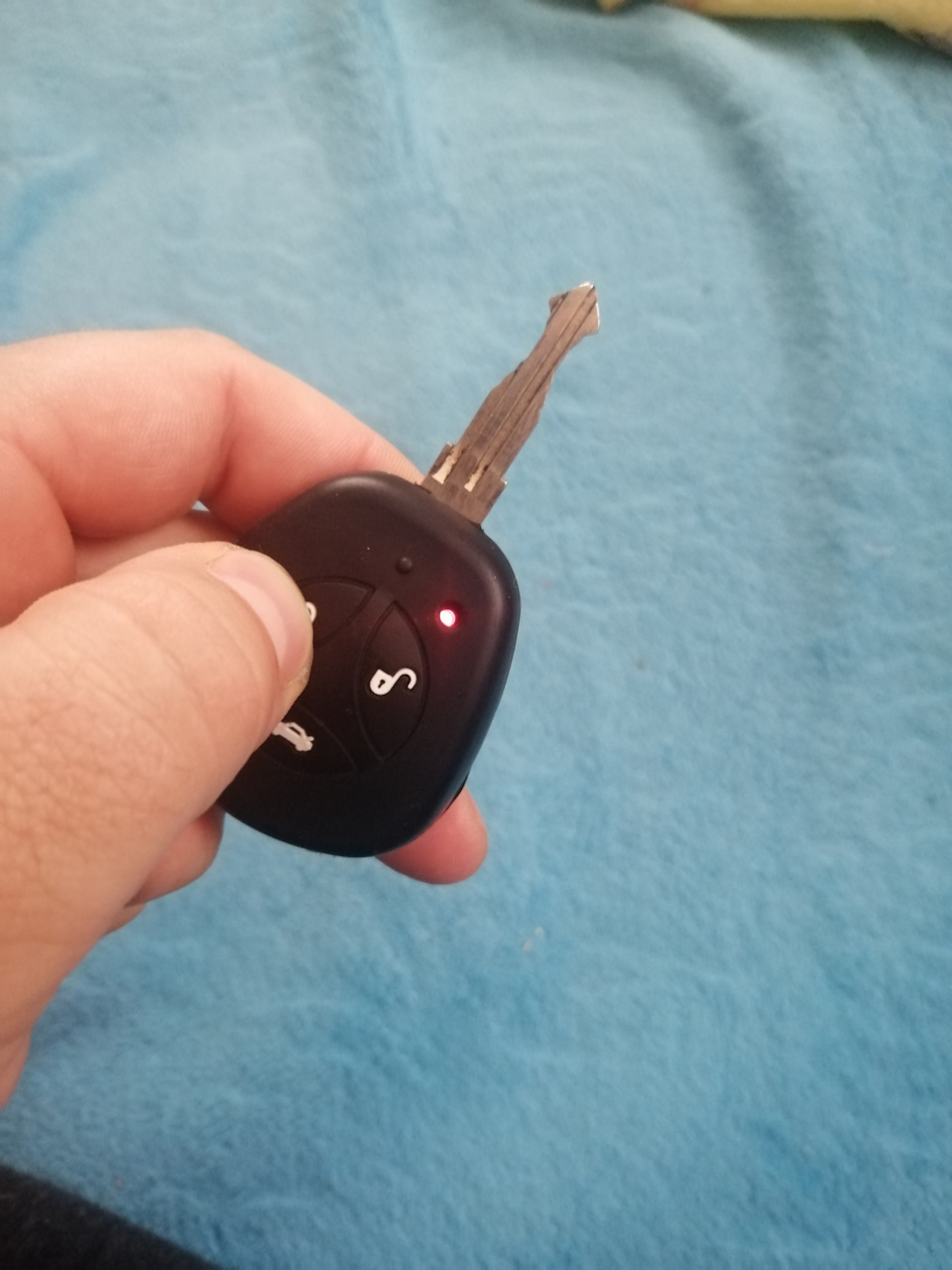 Штатная сигнализация — Lada Приора хэтчбек, 1,6 л, 2009 года | поломка ...