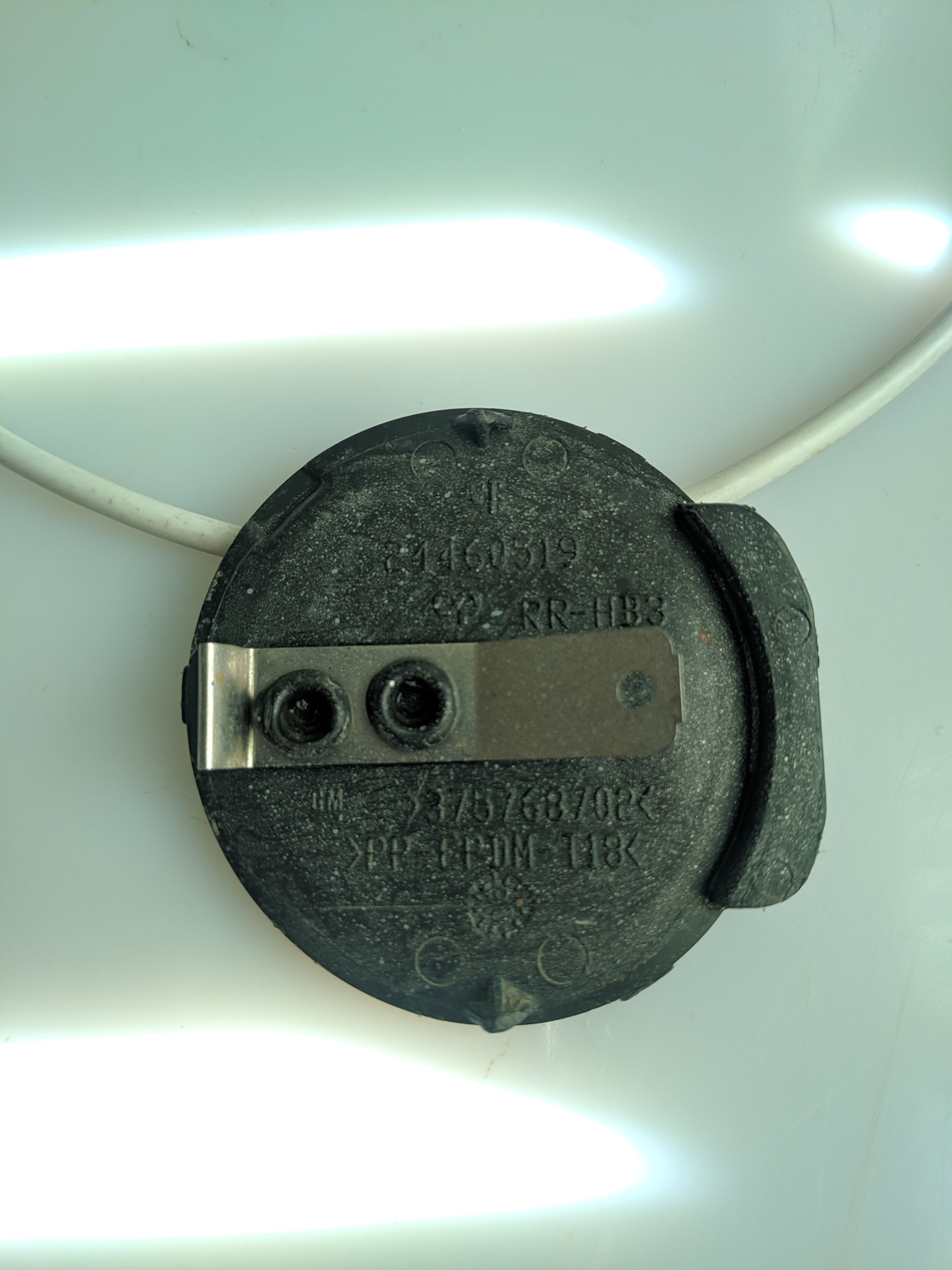 Крышка буксировочной проушины GM отдам даром. — Nissan Qashqai (2G), 2 ...