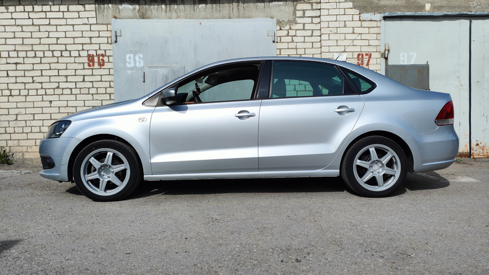 Volkswagen Polo Sedan