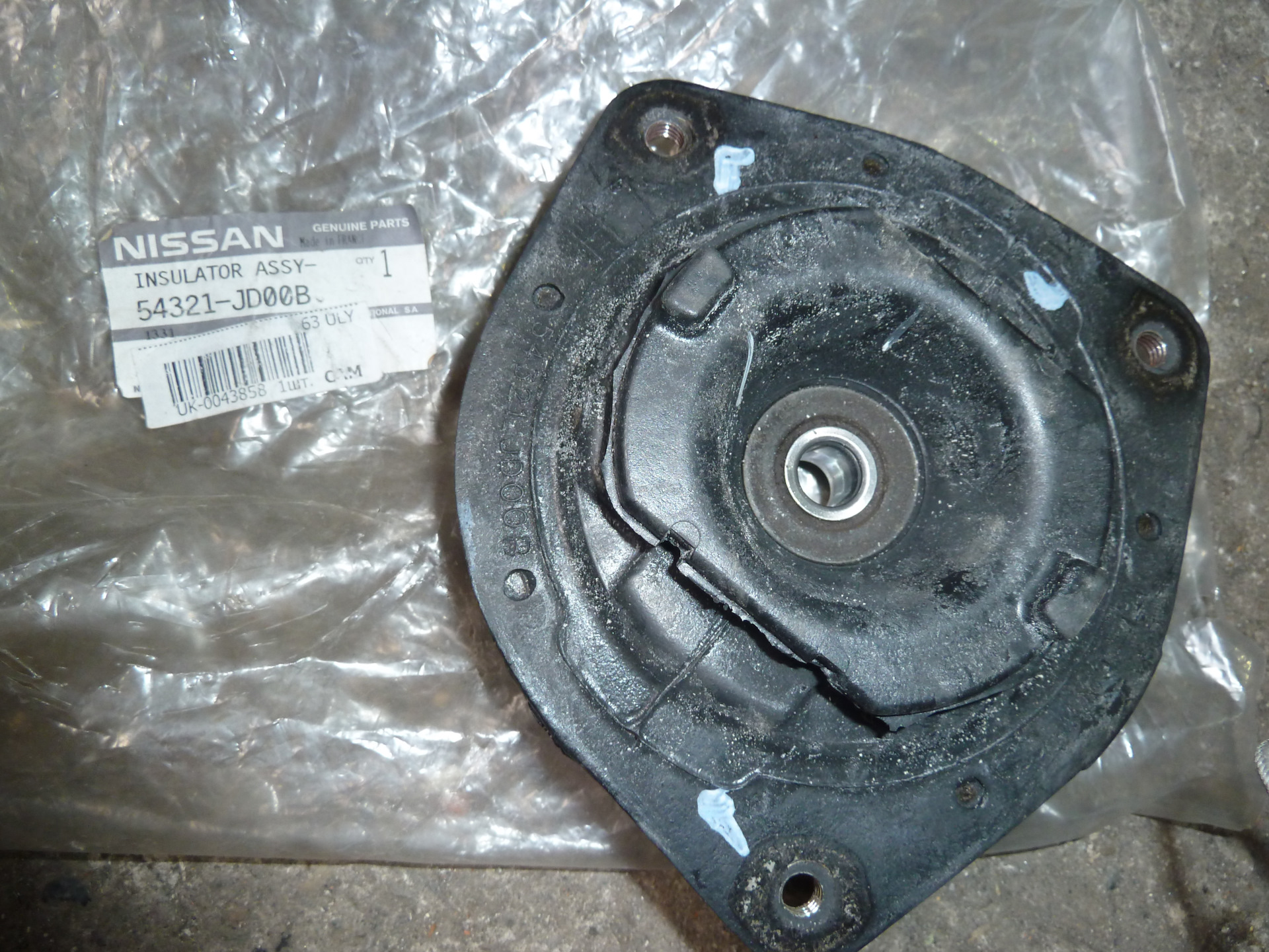 Левая опора кашкай. Nissan 54321-jd00b. Опора стойки Nissan 54321-jd00b. 54321ed001. 54321-Ax600.