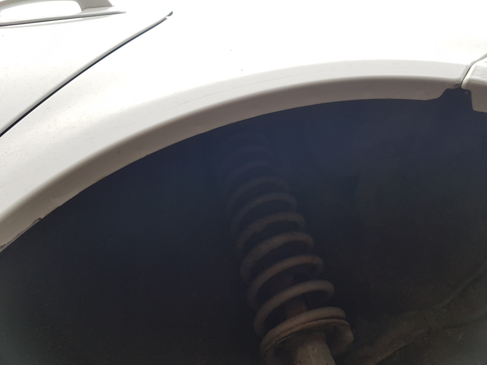 Коррозия на арке задних крыльев — Lada Приора хэтчбек, 1,6 л, 2014 года ...