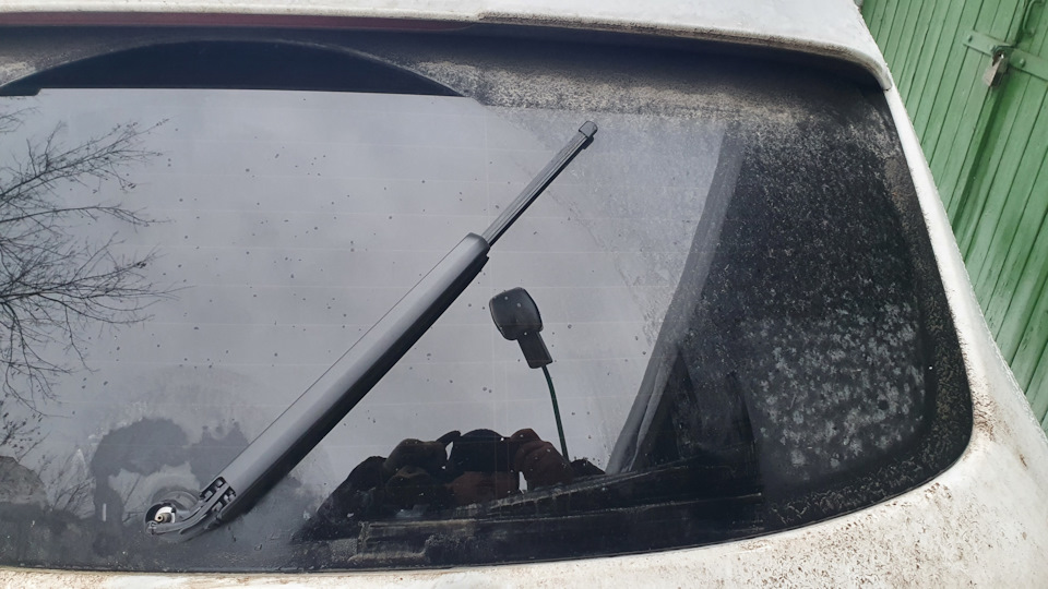 новый поводок с щеткой. видно, что она длинная — Audi Q5 (1G)