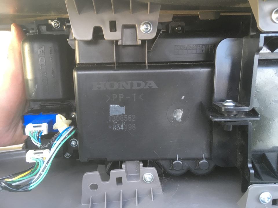 Центральная консоль Honda Civic 4D, оригинал на Honda Civic 4D (8G). Б ...