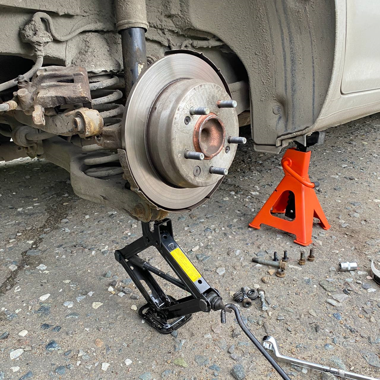 Чистка скоб суппортов от ржавчины, замена пружин и колодок. — KIA Ceed ...
