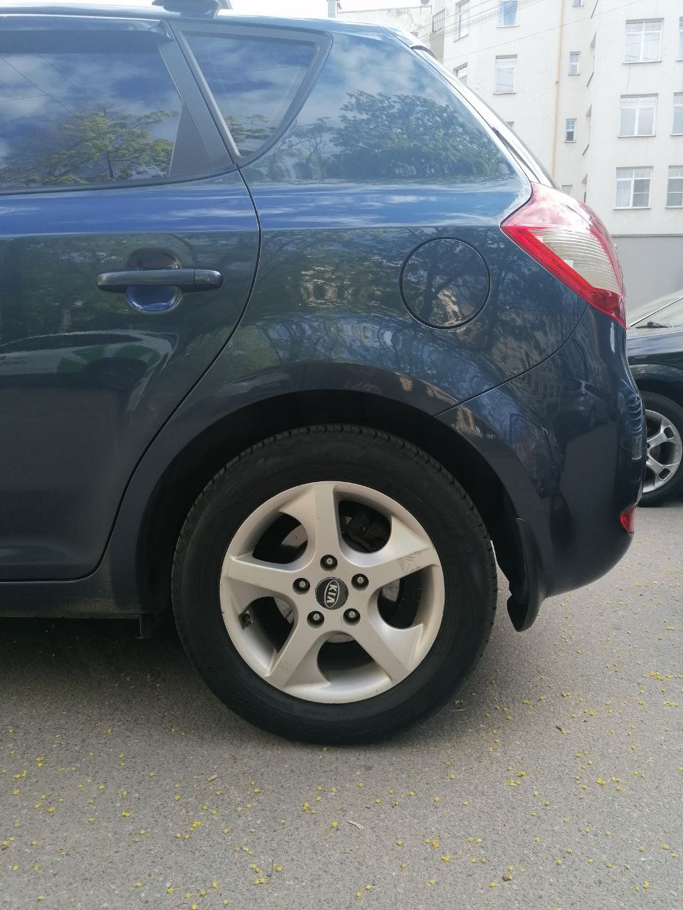 Замена задних пружин, масла и ограничителей задних дверей — KIA Ceed ...