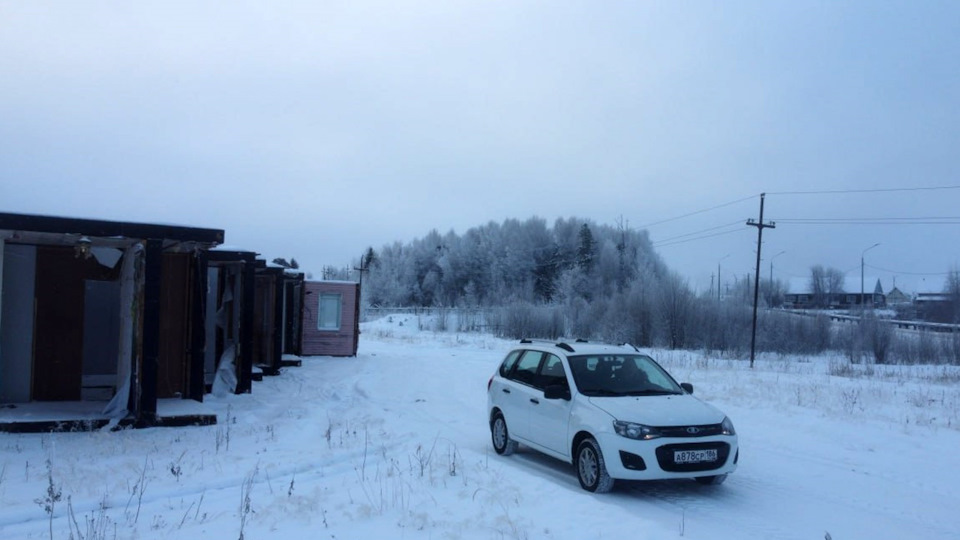 Белый цвет оказался вполне себе практичным, а на фоне пейзажа еще и маскировочным. — Lada Калина Универсал (2G)