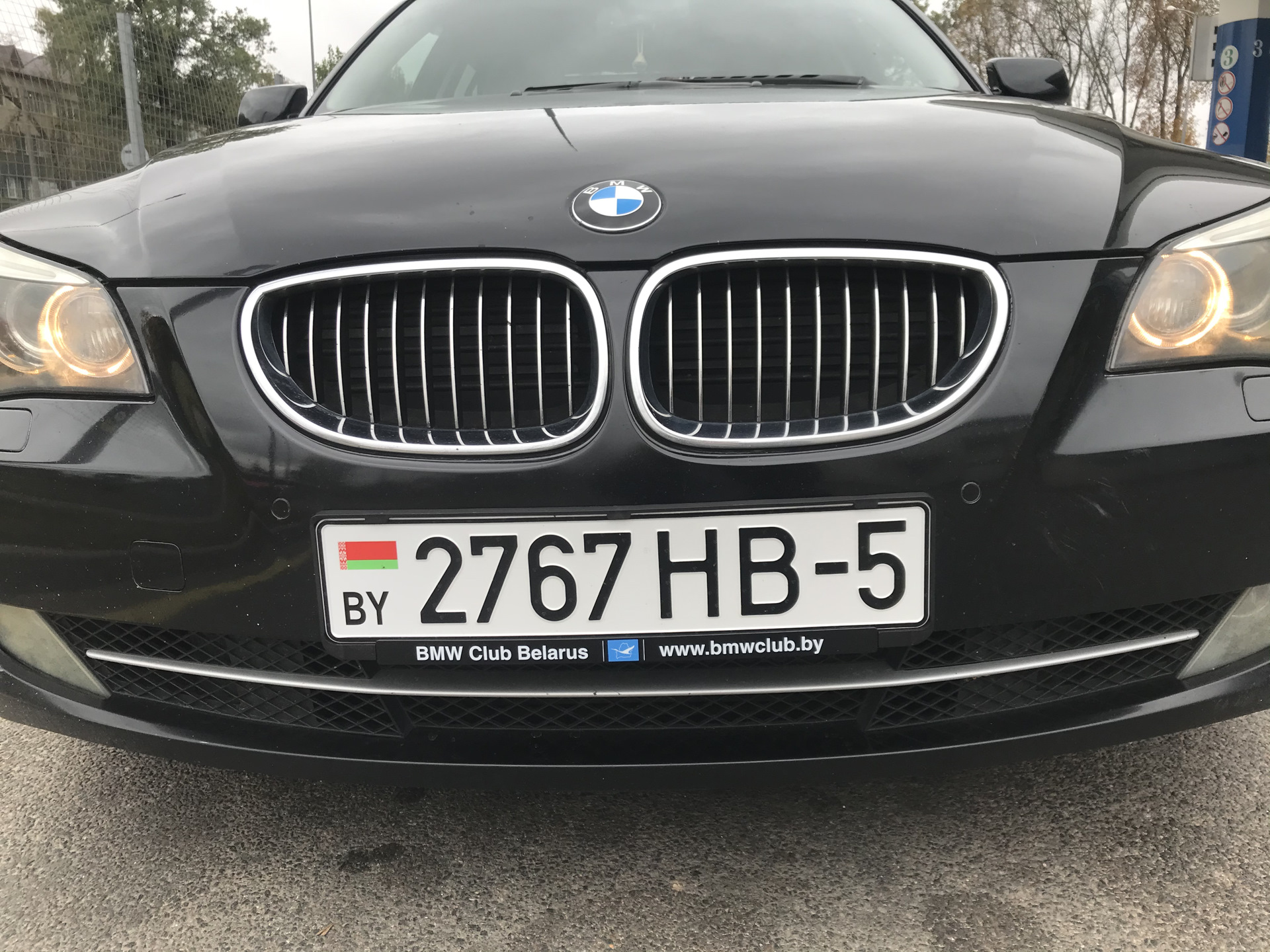 Номер bmw. Номерная рамка е60 BMW. Номерной знак на е 60. БМВ С немецкими номерами.