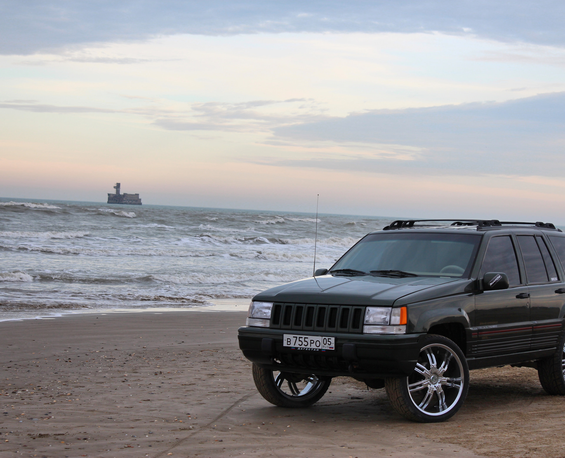 Jeep grand cherokee zj. Jeep Grand Cherokee ZJ r20. Jeep Grand Cherokee 1995 Бандитский. Гранд Чероки 1995 черный. Джип Гранд Чероки 1995 Tuning.