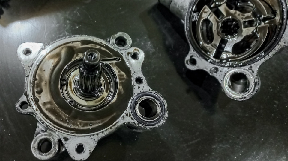 Внутри тоже всё грязно. — Mitsubishi Pajero (1G)