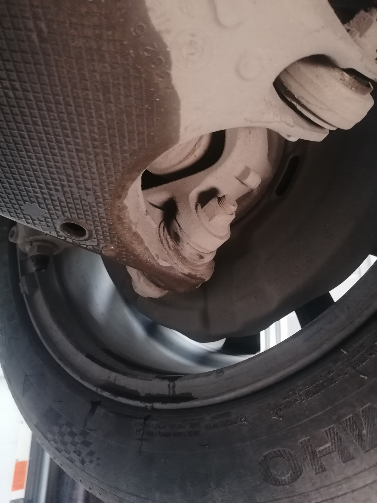 Задний плавающий сайлентблок. Скрип после переобувки. Лайфхак — BMW 5 ...