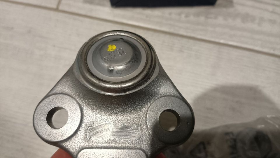 Шаровые опоры Lemforder 31007 01 — Ford S-Max (1G). Запчасти на фото: 3100701