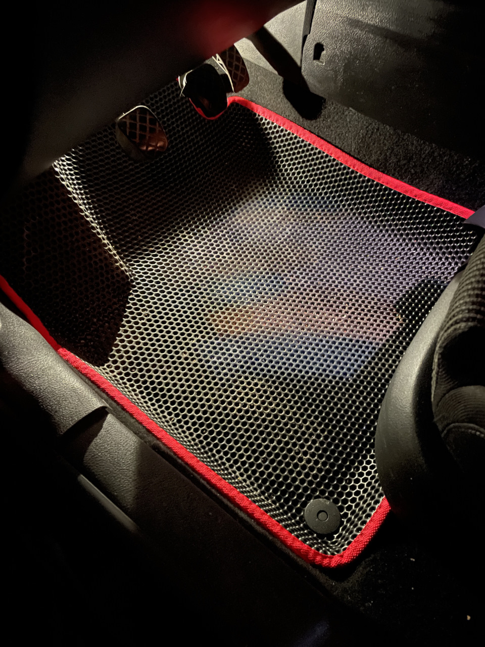 Новые коврики — Volkswagen Golf Mk4, 1,9 л, 2001 года | стайлинг | DRIVE2