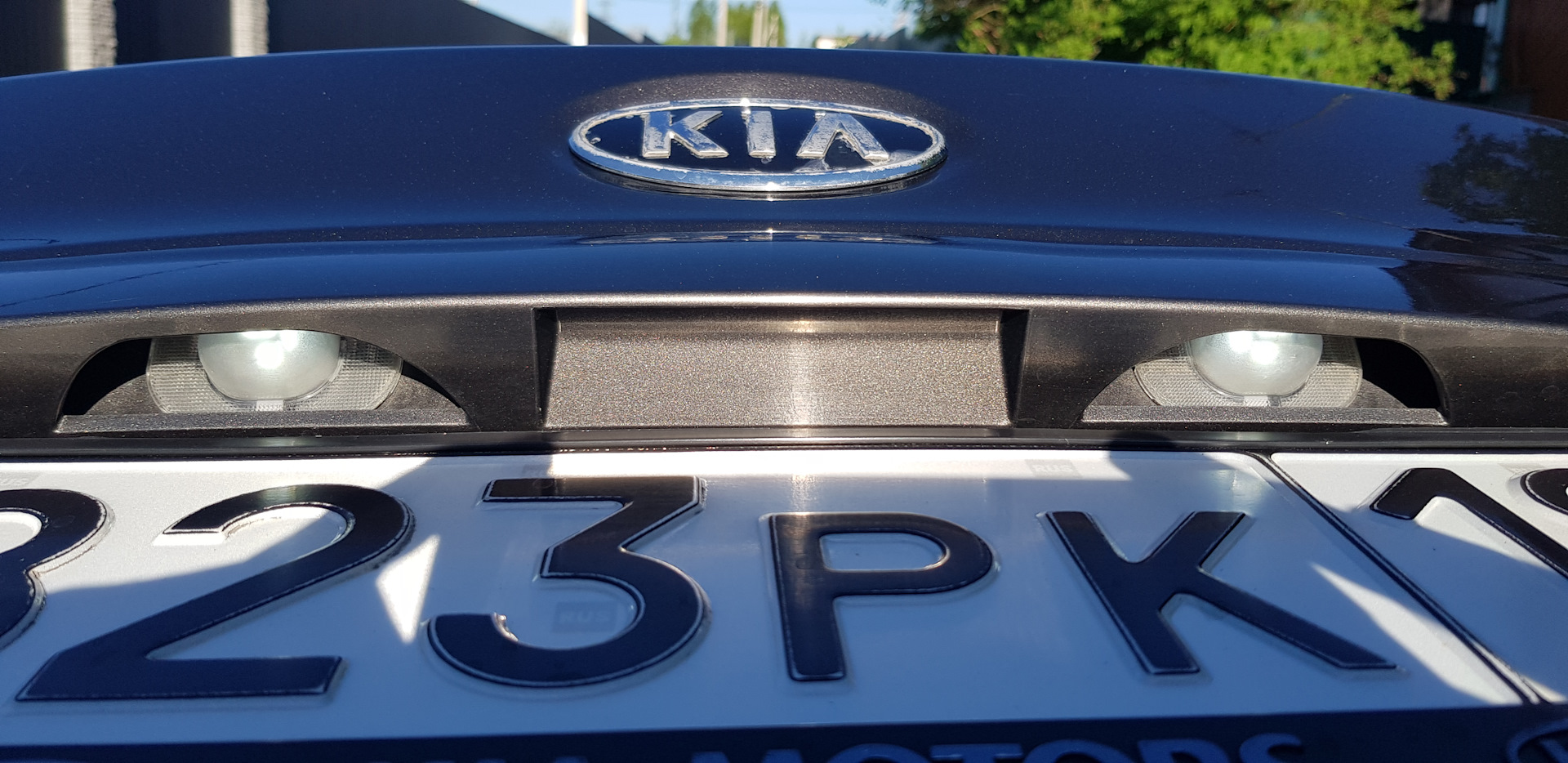 подсветка номера киа. подсветка номера киа серато 2. подсветка номера церато. лампа освещения номерного знака киа церато. подсветка номера сзади лансер 10.