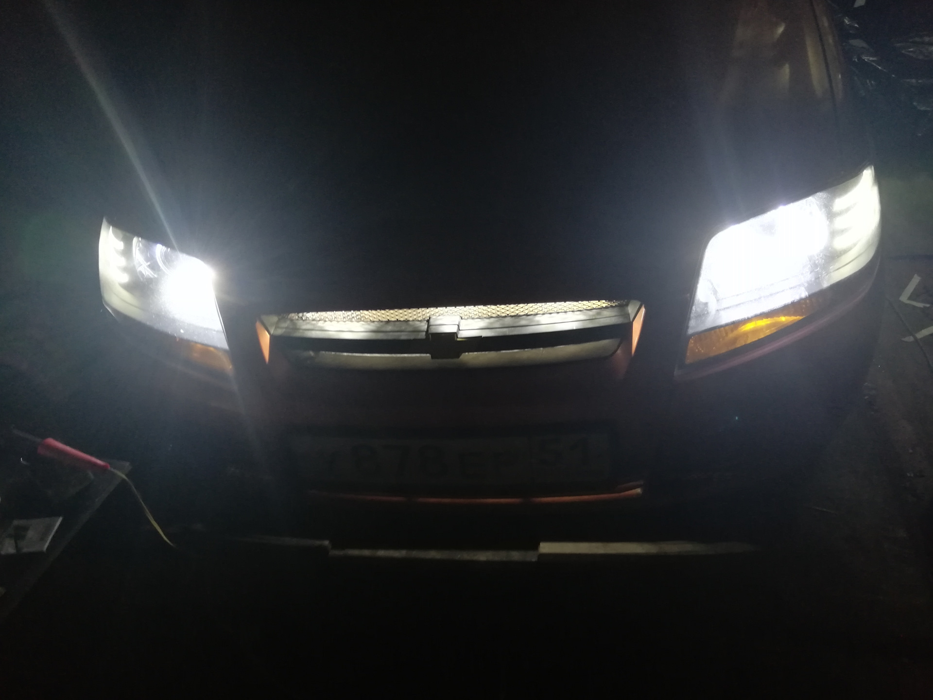 Подсветка радиаторной решетки — Chevrolet Aveo 5-door (1G), 1,2 л ...