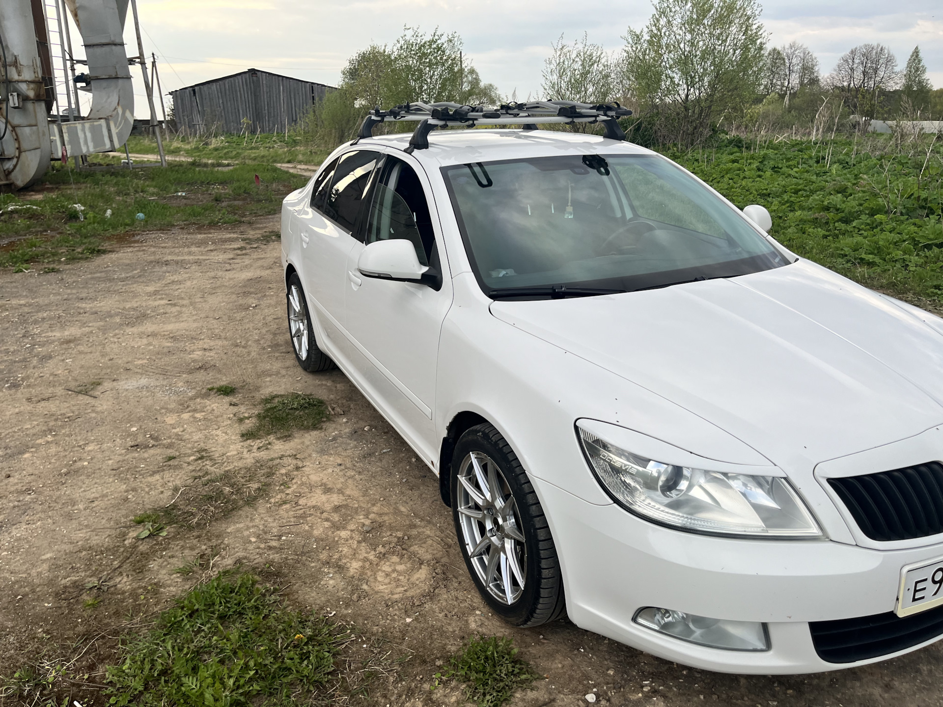 Поставил крепления для великов — Skoda Octavia A5 Mk2, 1,8 л, 2012 года ...