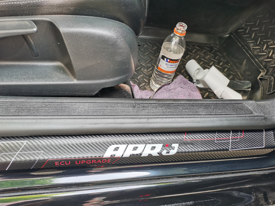 92. Накладки на внутренние пороги APR — Volkswagen Passat B6, 2 л, 2007 ...