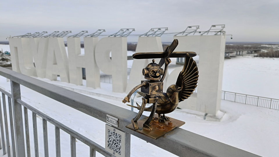 Робот и птица запускают планер. — Subaru Impreza (GD/GG)