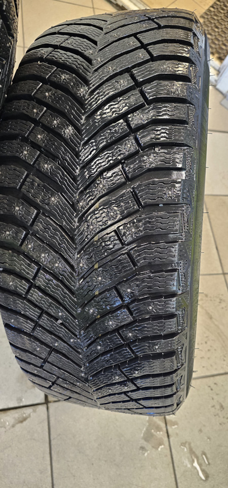 Шины зимние шипованные Michelin 245/50 R18, литые диски BMW ...