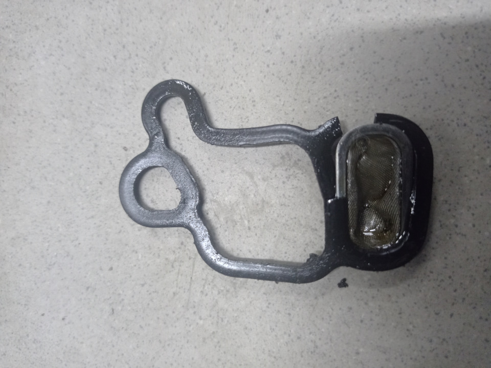 5. Прокладка дубовая и рваная, вот отсюда и масло подкапывать. — Honda Accord (8G)